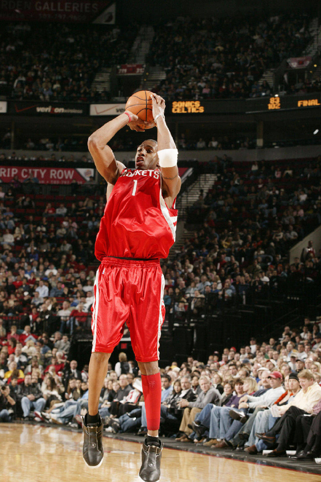 半场战报：萨索洛1-1比萨，马蒂奇建功，恩佐拉点射（半场快讯：萨索洛1-1比萨，马蒂奇破门，恩佐拉点射）