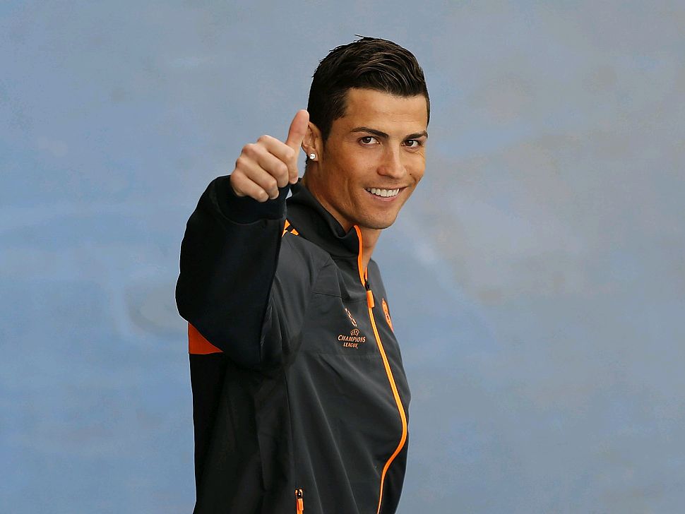 欧冠之夜法国海外球员表现：萨利巴尝试后腰，乌帕决定性（欧冠之夜法国留洋球员亮点：萨利巴客串后腰，乌帕梅卡诺发挥决定性作用）