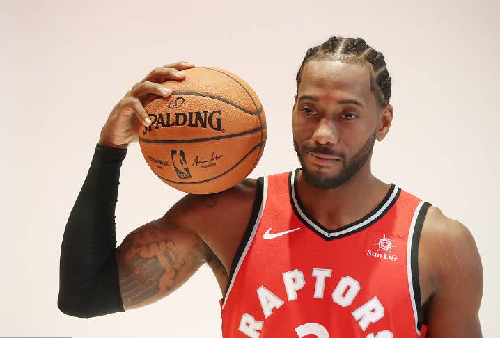 拉波尔塔：我们正着手在诺坎普为梅西立雕像，他值得如此致敬（拉波尔塔：诺坎普将为梅西树像，他当得起这份致敬）