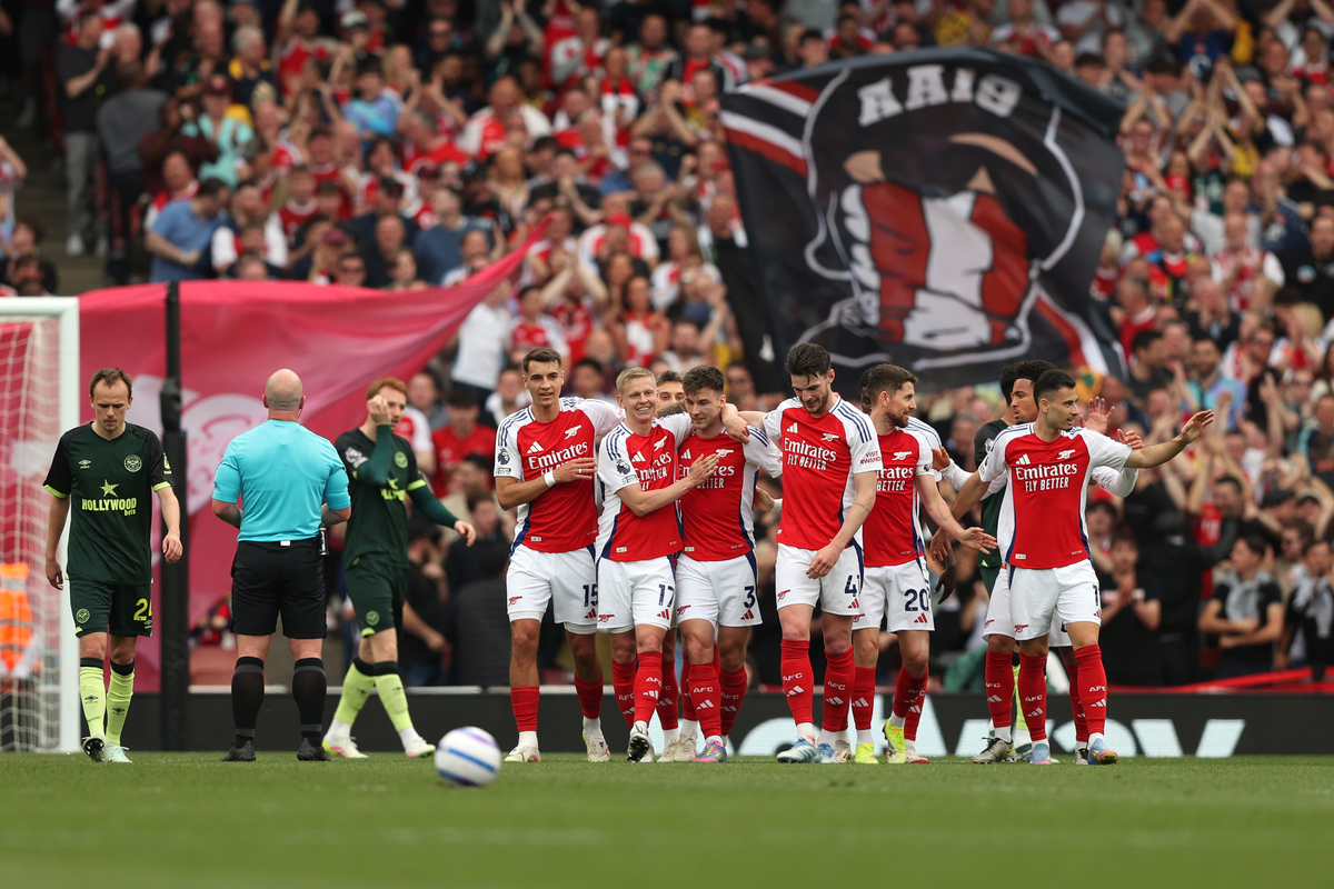 阿斯：莱万经纪人已联系沙特球队（阿斯：莱万经纪人已与沙特俱乐部联系）