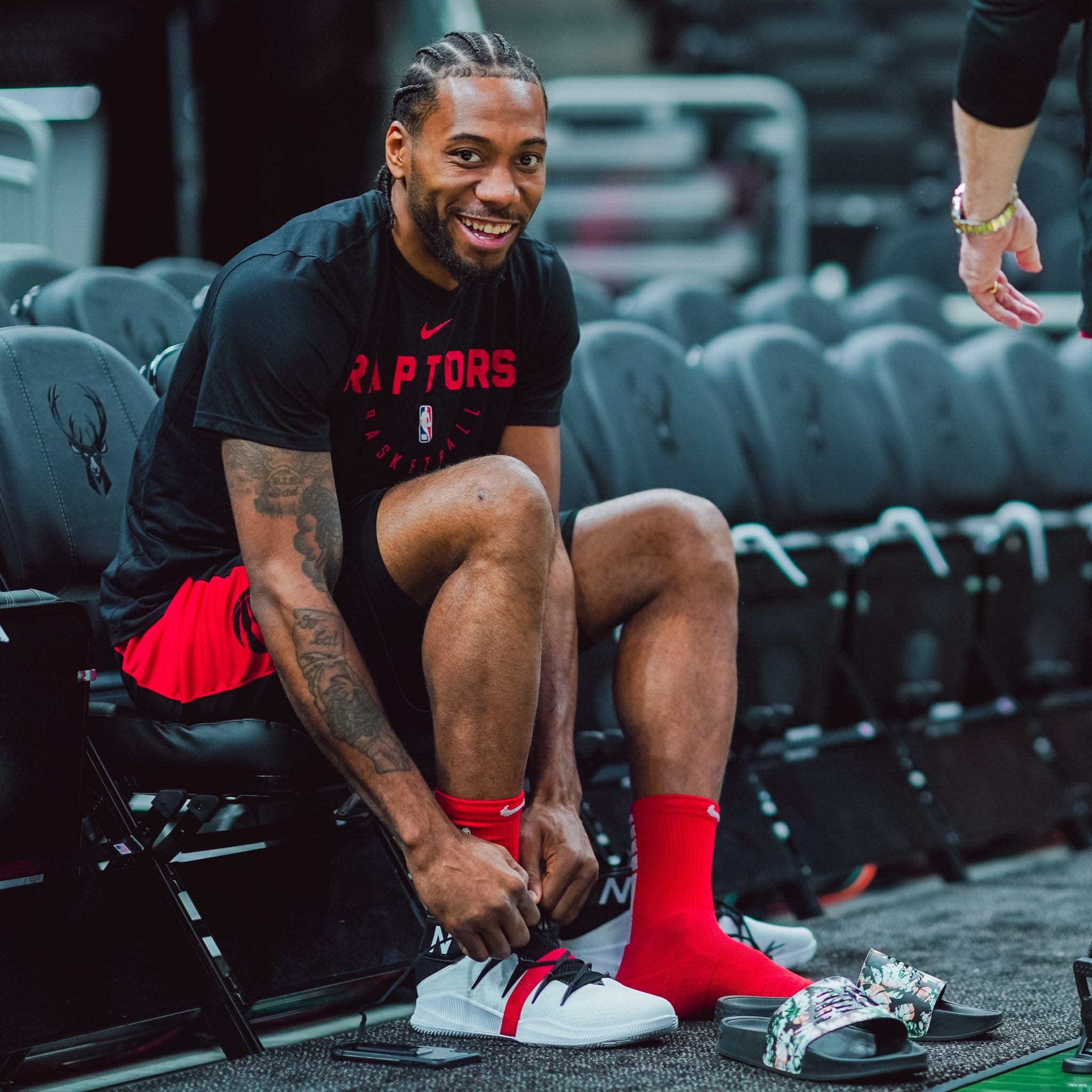 武磊今天迎34岁生日，老东家西班牙人官方送上祝福（武磊34岁生日之际，西班牙人俱乐部送上官方祝福）