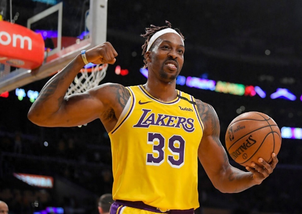 足球英超球迷怒喷转播商调整赛程（英超球迷怒批转播商调整赛程）