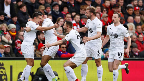 21世纪五大联赛外场球员出场时间榜：C罗、拉莫斯、梅西前3（21世纪五大联赛外场球员出场时长排行：C罗、拉莫斯、梅西位居前三）