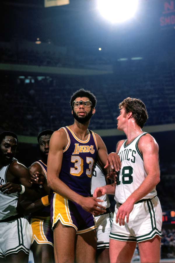 新一代篮球传奇：东契奇第五代签名鞋Luka 5亮相（篮球新传奇崛起：东契奇第五代签名鞋Luka 5重磅登场）