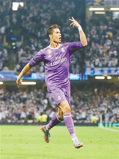 C罗晒精彩倒钩破门视频：谁来起个好标题🤔（C罗晒出惊天倒钩破门视频：标题你来定🤔）