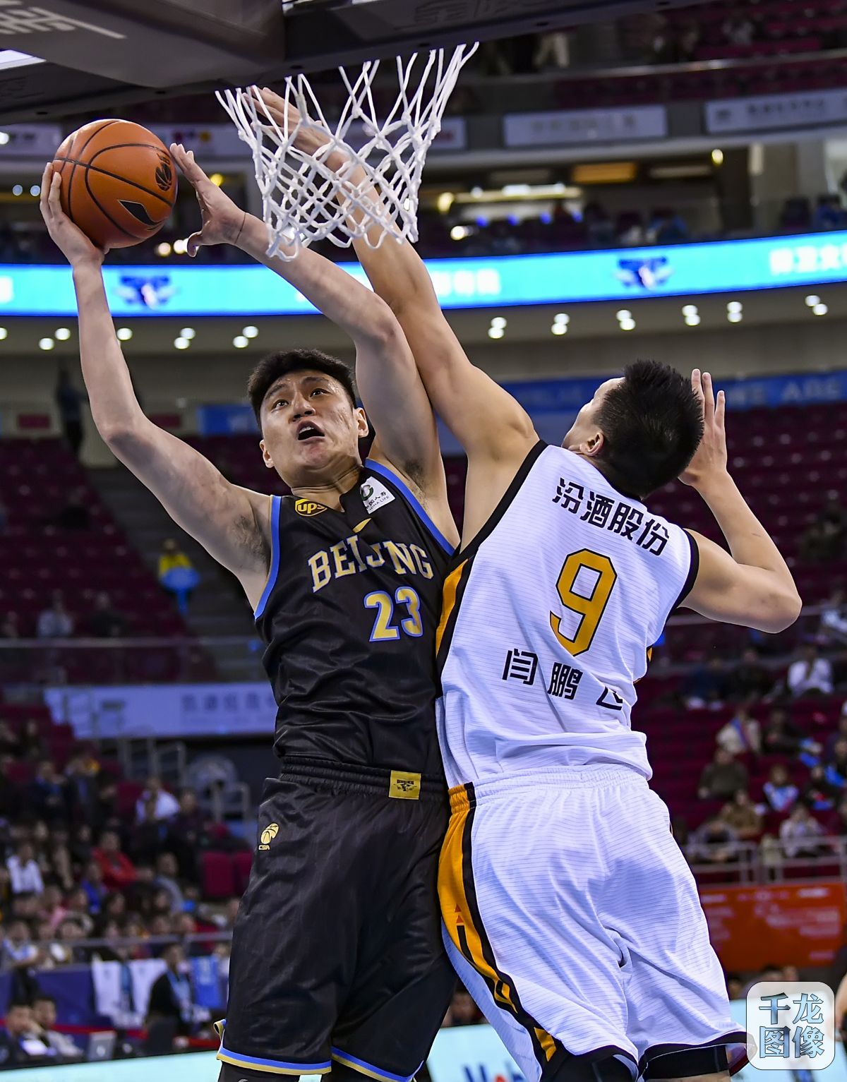 官方：因球迷对阿奇姆彭的歧视言行，成都蓉城被罚款50万元（官方通报：球迷歧视阿奇姆彭，成都蓉城被罚50万元）