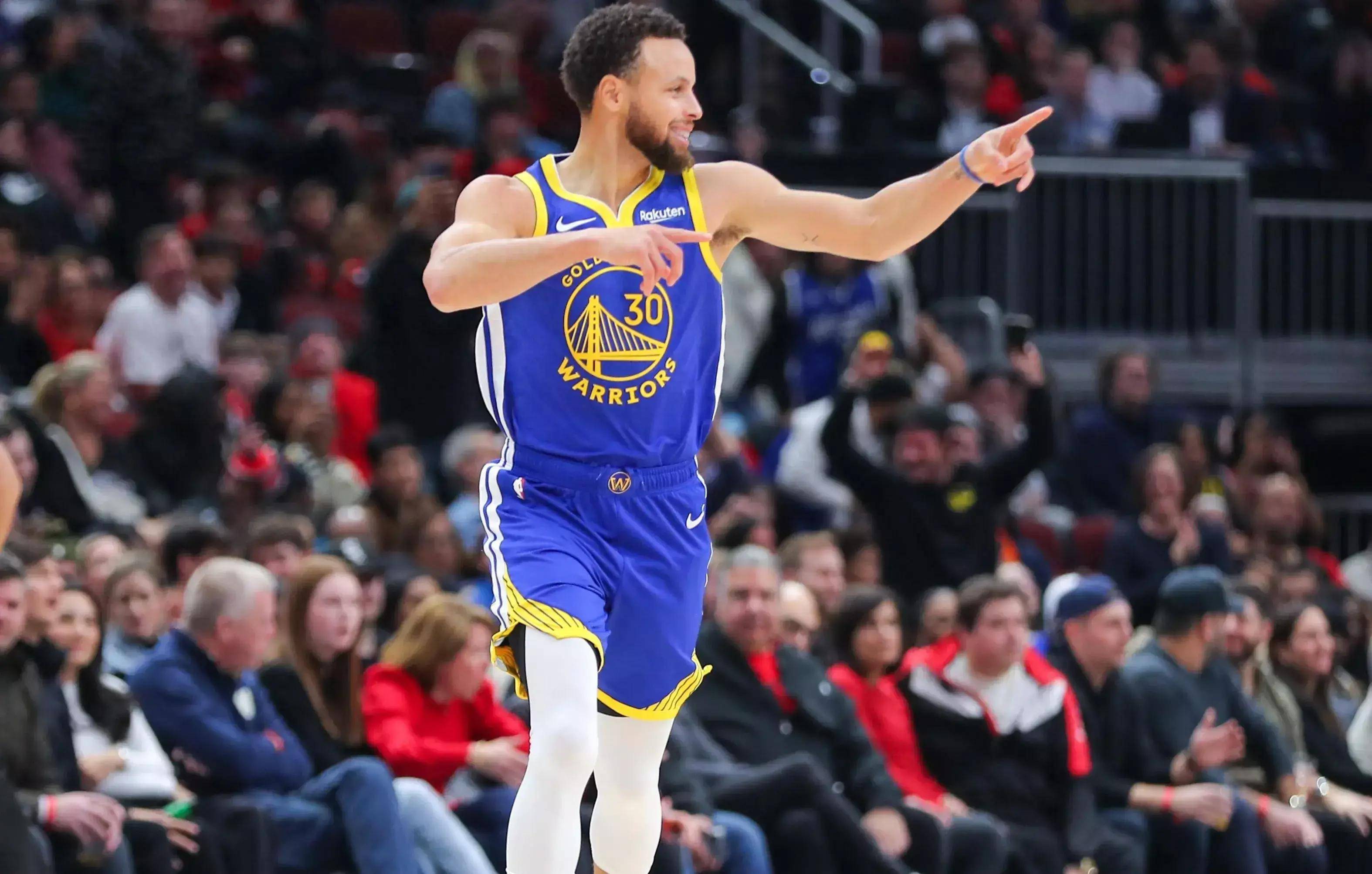 关键球对飙！爱德华兹对抗约基奇上篮追至1分 穆雷三分强势回应（关键时刻火拼：爱德华兹强突约基奇追到只差1分，穆雷三分立刻回敬）