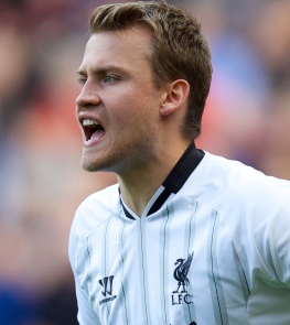 申京背打碾压勾手反超（申京背身强攻碾压，勾手命中反超比分）