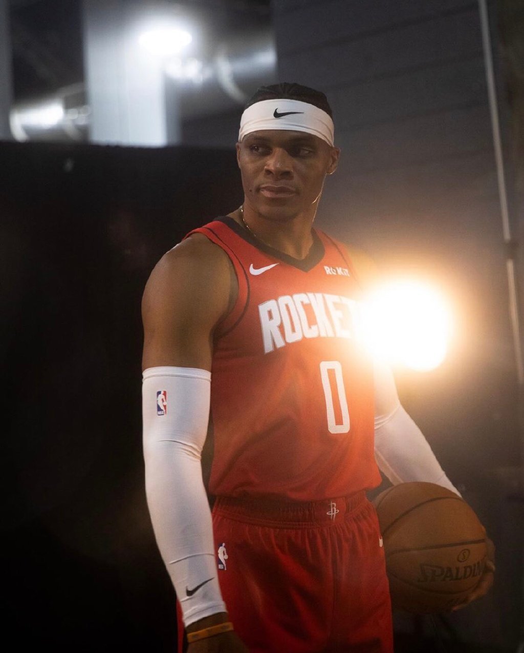 NBA杯半场：凯尔登13分，东契奇24分&詹姆斯12+8，马刺70-58领先湖人（NBA杯半场战报：马刺70-58暂领先湖人，凯尔登13分，东契奇24分，詹姆斯12+8）