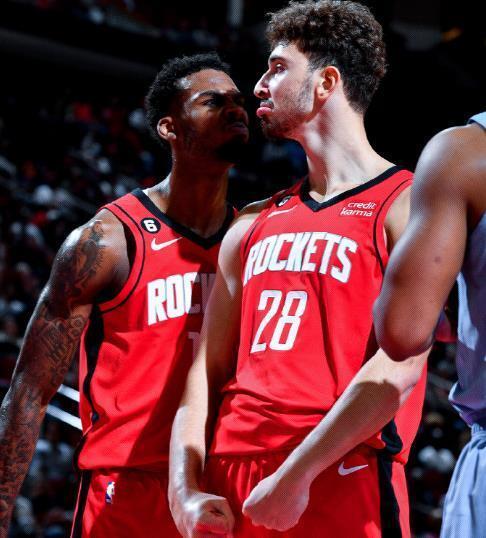 东契奇30+三双次数超约基奇&威少历史第二，身前仅剩大O（东契奇30+三双数超越约基奇与威少升至历史第2，仅次大O）