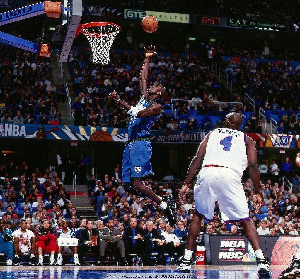 球员表情管理失控太搞笑（球员表情失控，笑翻全场）