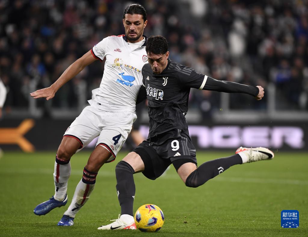 记者：世界杯抽签仪式开始前，大力神杯已经抵达华盛顿（记者称，世界杯抽签开启前，大力神杯已运抵华盛顿）