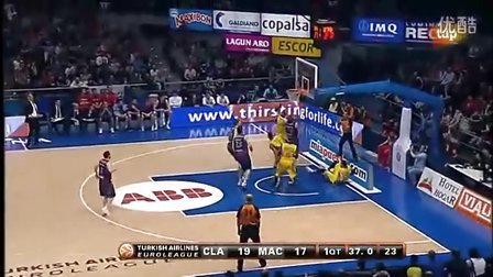 鲍威尔的半场表现：15分钟内艰难得分（鲍威尔半场挣扎：15分钟才艰难拿分）