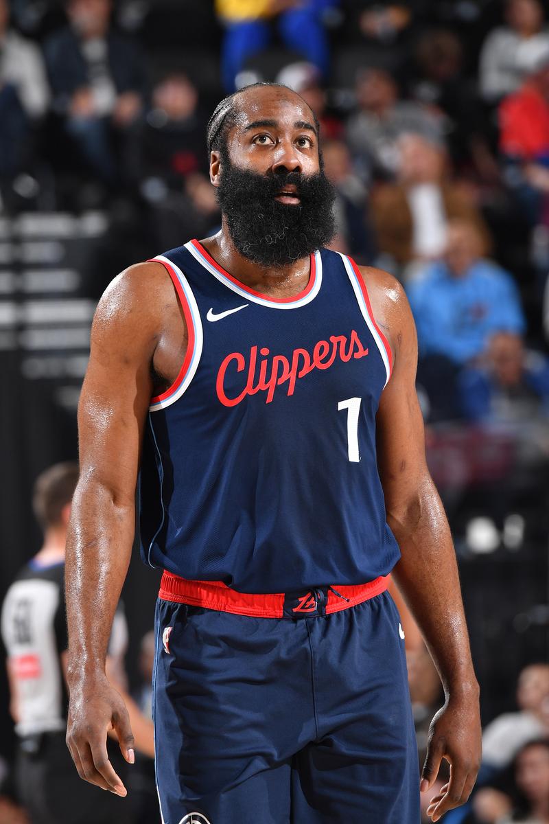 太快了！唐斯攻防两端光速被吹2次犯规 送文班两罚全中（太迅猛！唐斯攻防瞬间连吃两犯 文班两罚全中）