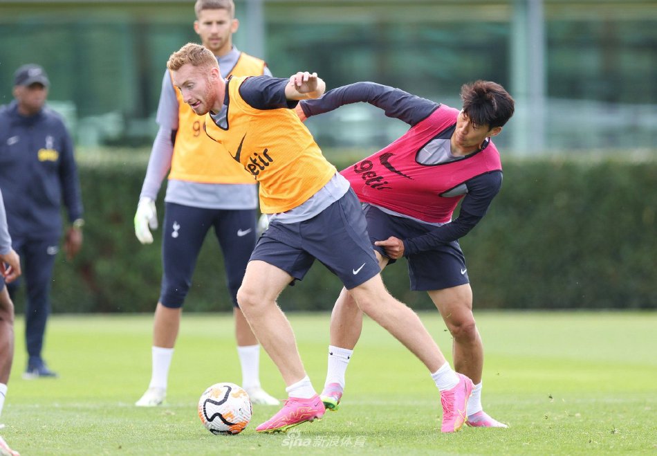 NBA湖人主场获胜，詹姆斯砍下高分（湖人主场告捷，詹姆斯轰下高分）