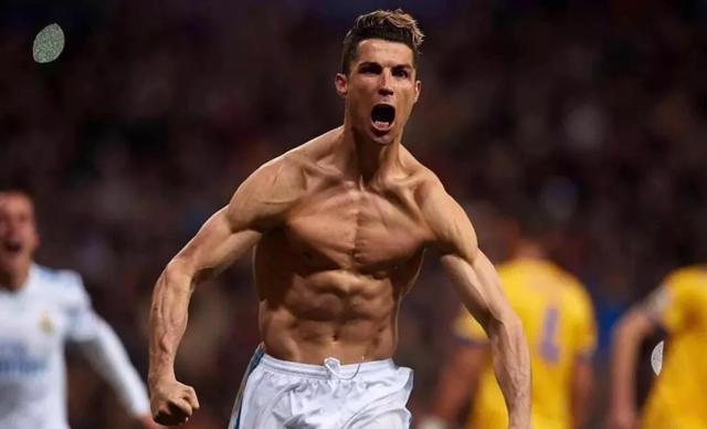 2025新赛季皇马客场球衣 ，满满科技老钱风的感觉（皇马2025赛季客场球衣：科技感与老钱气质拉满）