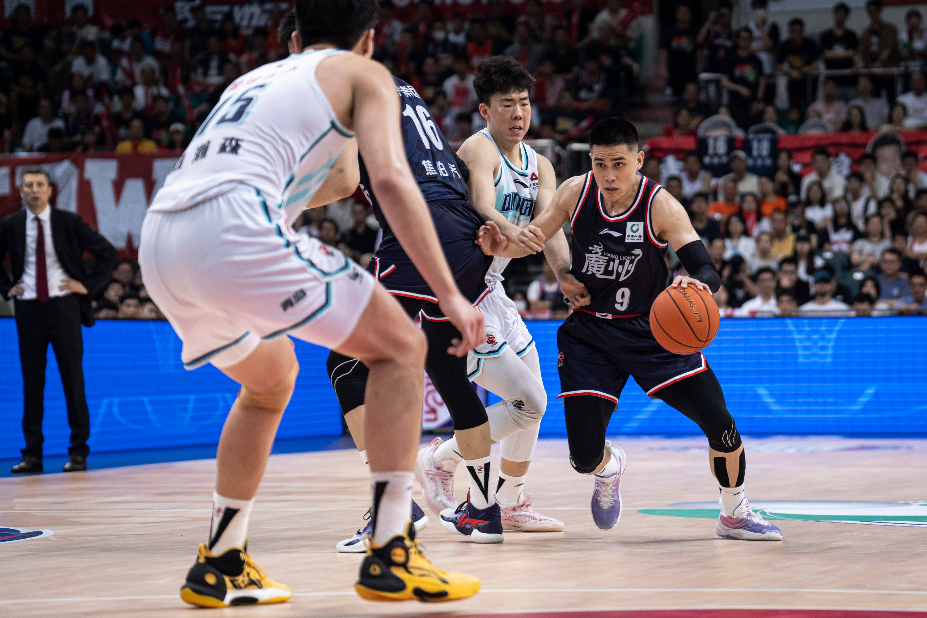 球队是否有姆巴佩依赖症？姆巴佩：问题不合适，进球是我职责（外界质疑姆巴佩依赖症，姆巴佩回应：问题不妥，进球本就是我的职责）