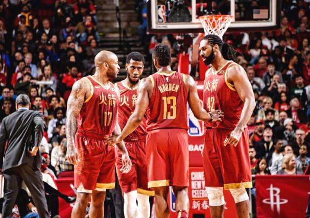 Hero扳平比分，菠萝关羽盯死敌方双c（Hero将比分扳平，菠萝关羽锁死对面双C）