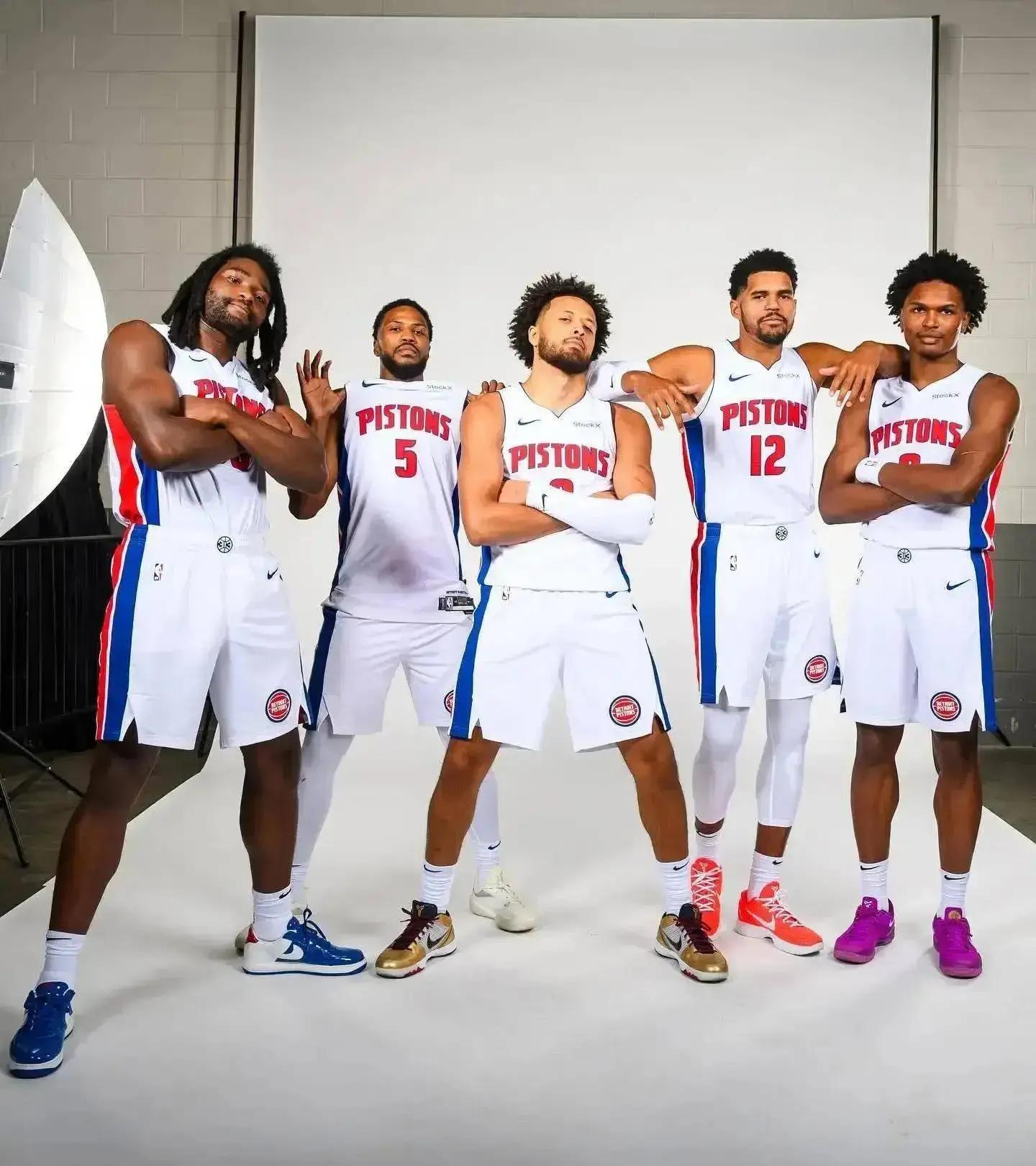 米切尔：以前拿到埃迪·库里转赠他人的球鞋 他不知道曾帮助过我（米切尔：曾获埃迪·库里转赠球鞋，他不知那次善举帮助了我）