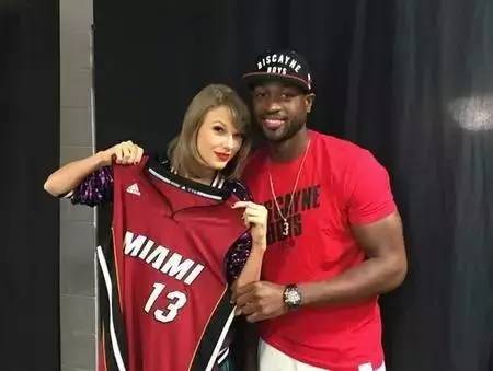 又是一年一度的圣诞大战，什么时候圣诞球衣才能回归？（圣诞大战如期而至，圣诞球衣何时回归？）