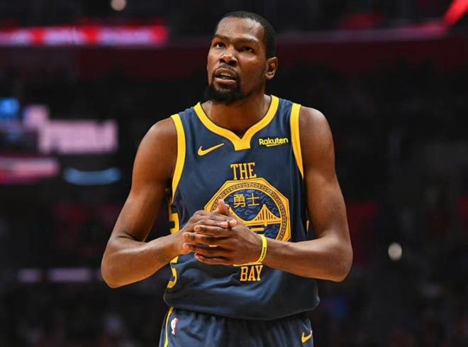 2025年球衣销量：亚马尔力压梅罗排第一；皇萨塔俱乐部前三（2025年球衣销量榜：亚马尔超越梅罗登顶，皇马巴萨塔队包揽俱乐部前三）