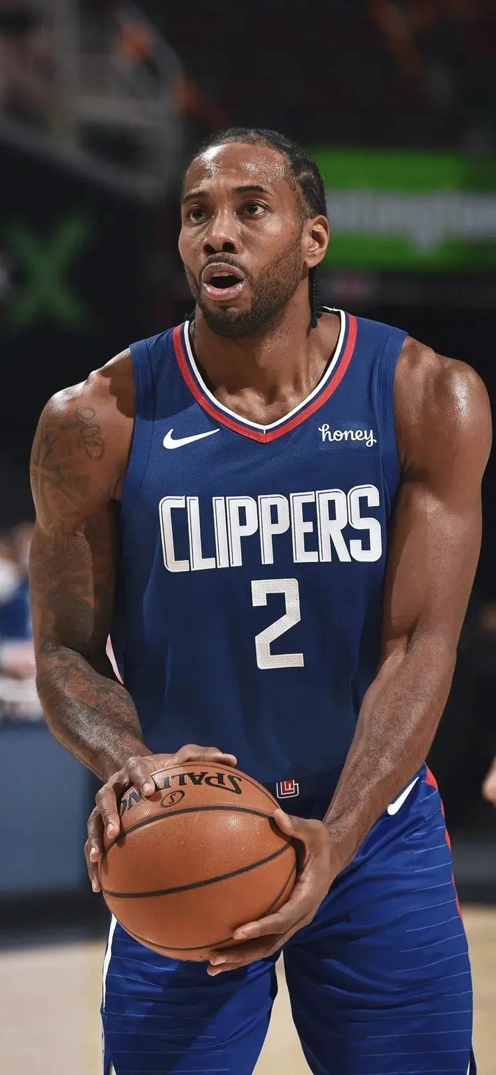 新疆一家进出口贸易公司向阿图什市捐赠足球场，价值1亿元（新疆一进出口贸易企业向阿图什市捐建足球场，捐资1亿元）