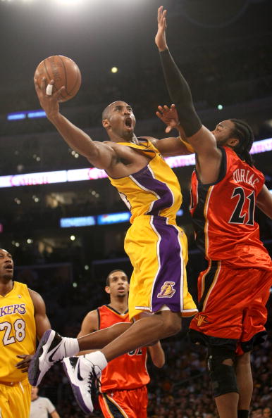 中规中矩！徐杰半场5中3拿到8分3助3断 正负值+4（发挥稳健！徐杰半场5投3中拿下8分3助攻3抢断，正负值+4）