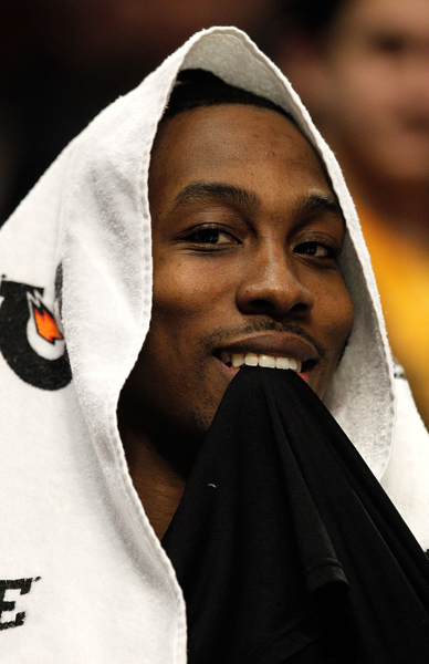 湖人全队仅11罚！乌度卡：我们重点是不让他们靠罚球找节奏（湖人仅11次罚球，乌度卡：我们的策略是阻止他们靠罚球找节奏）