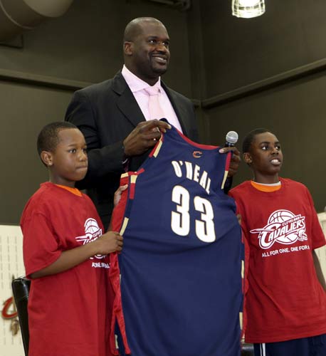 三人成行，无界竞技！“翎跃山海”羽毛球巡回赛广州站举行（三人同阵，竞技无界！“翎跃山海”羽毛球巡回赛广州站举行）